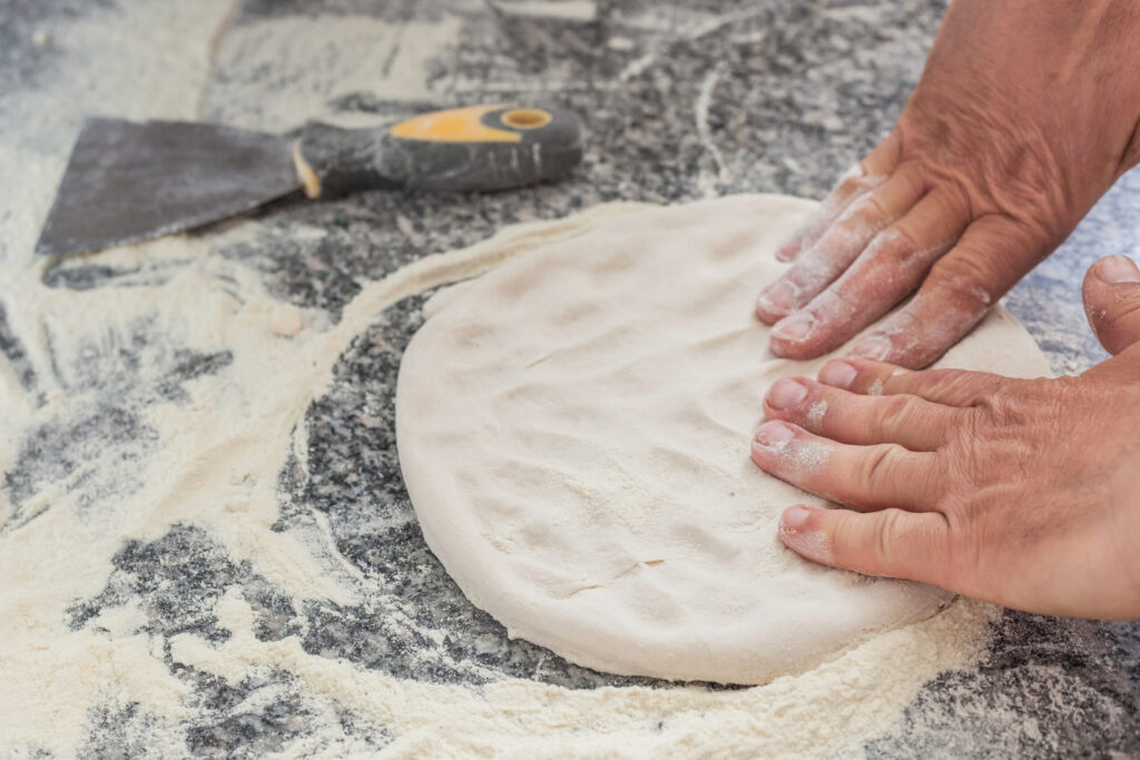 Preparazione pizza napoletana